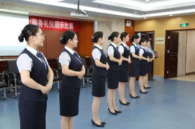 儀展風(fēng)采 禮潤(rùn)窗口——揚(yáng)州市住房公積金系統(tǒng)成功舉辦首屆窗口標(biāo)準(zhǔn)化服務(wù)禮儀展示比賽